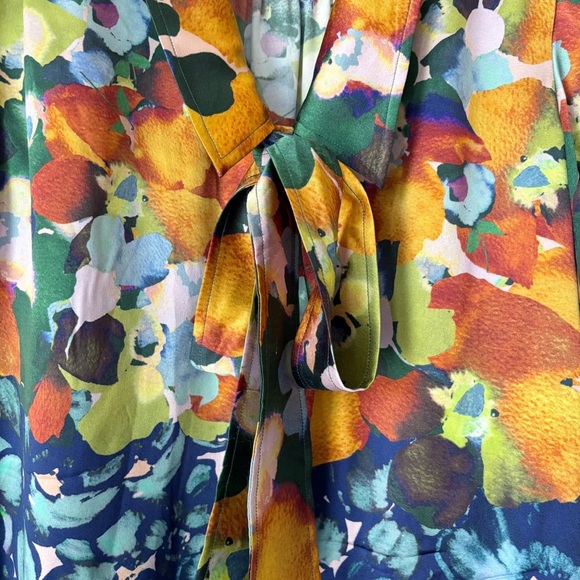 St. John Stretch Silk Blouse 10 Belted Watercolor - Picture 4 of 9